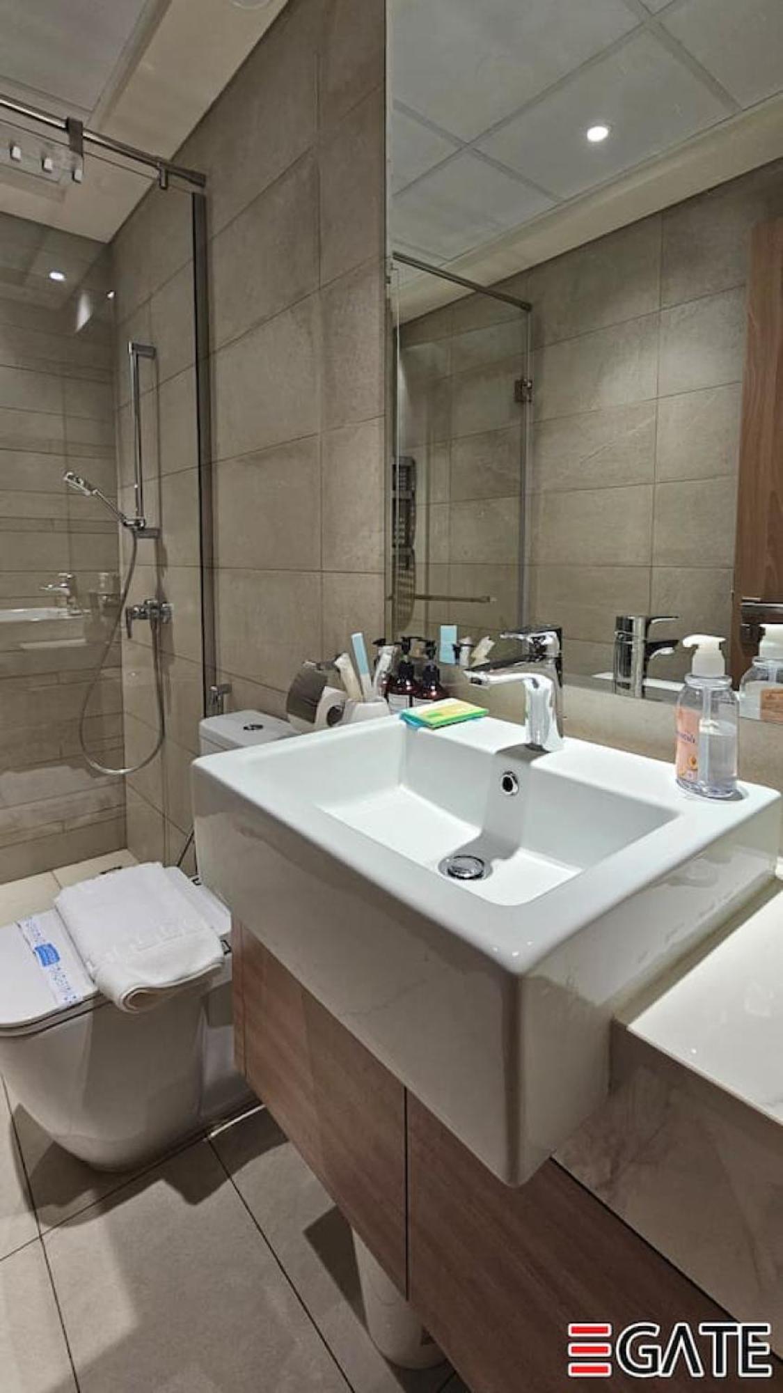 Egate - - 1 Bedroom 6th Floor With Pool View- 17-625 Apartment Dubai